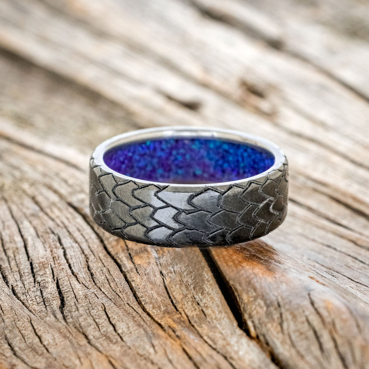 "Echo" - Dragon Scale Engraved Wedding Band With Sleepy Lavendar Opal Lining - Black Zirconium (8mm) - Size 9