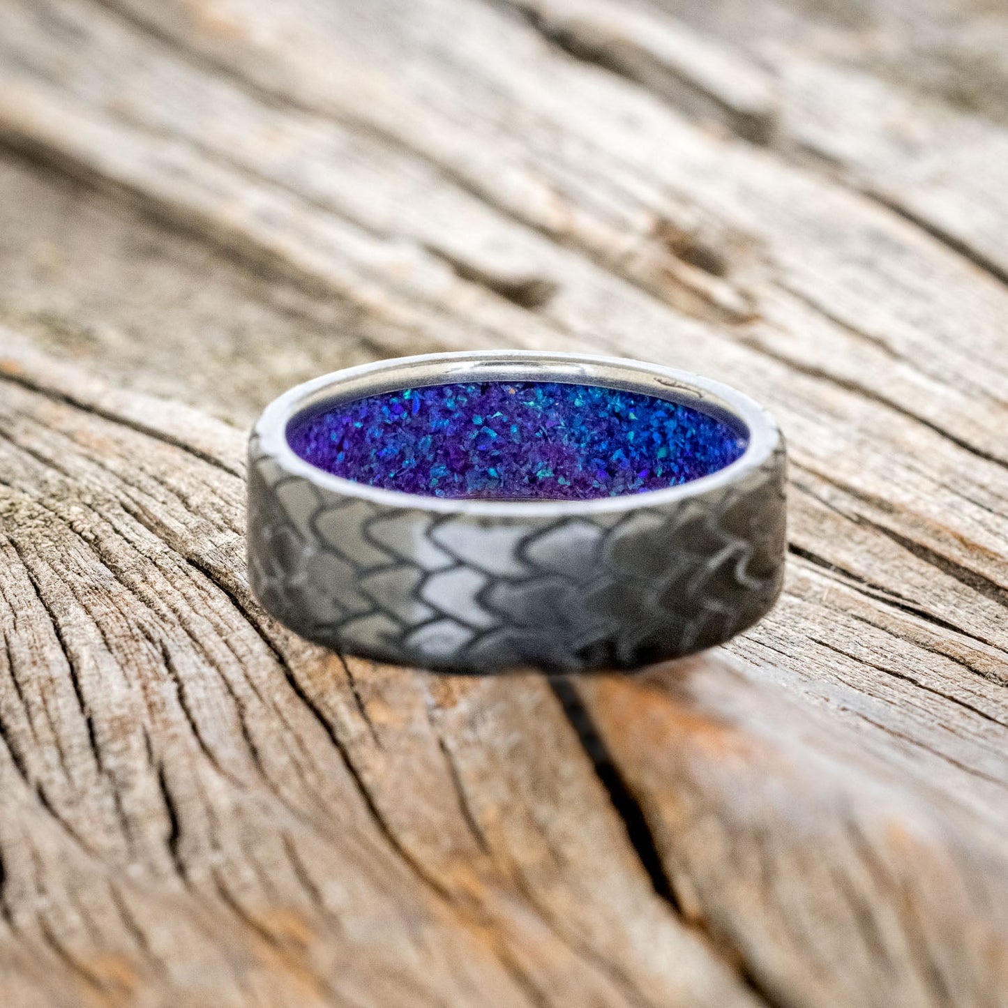 "Echo" - Dragon Scale Engraved Wedding Band With Sleepy Lavendar Opal Lining - Black Zirconium (8mm) - Size 9