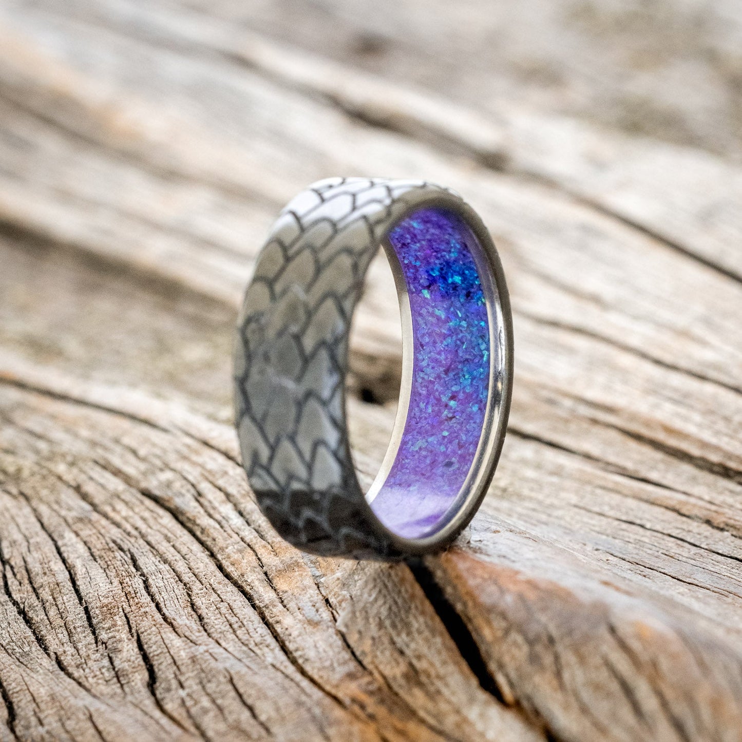 "Echo" - Dragon Scale Engraved Wedding Band With Sleepy Lavendar Opal Lining - Black Zirconium (8mm) - Size 9