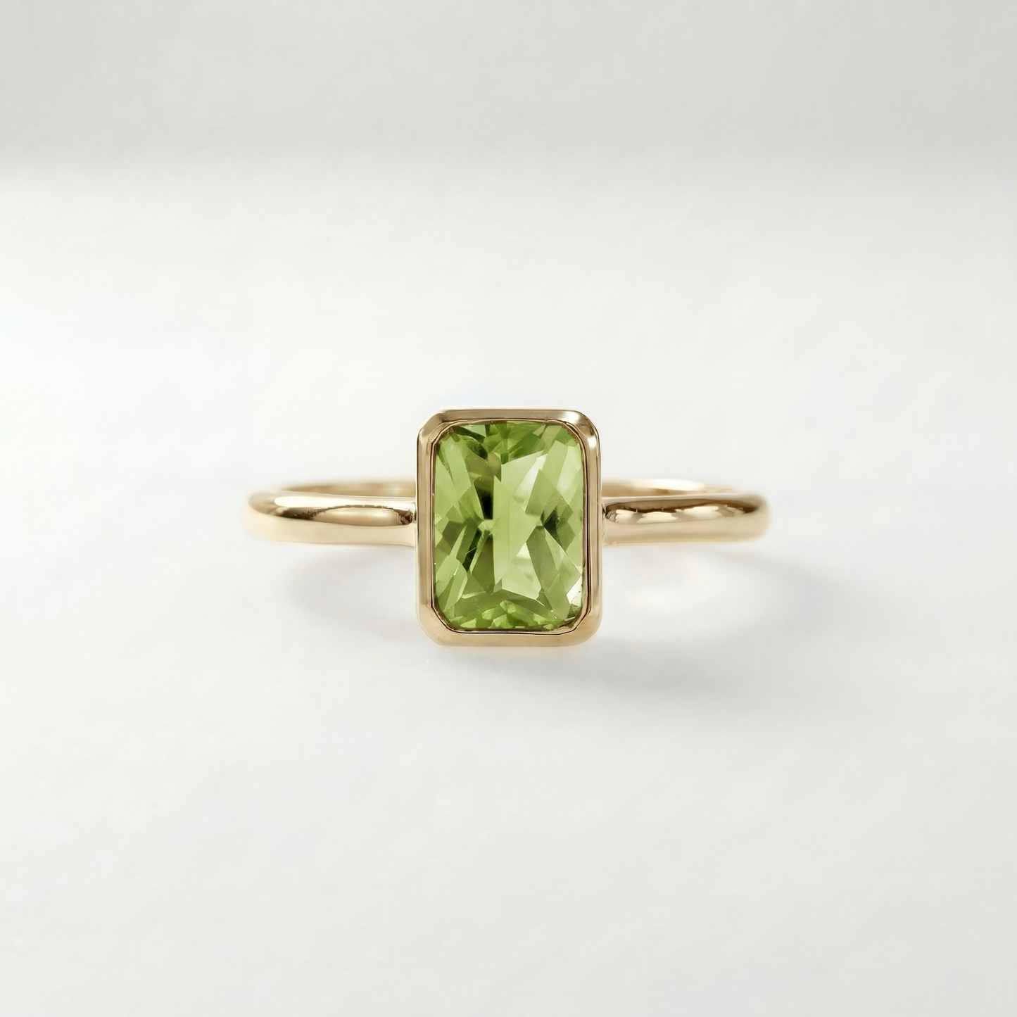 The Classic Bezel Ring | Peridot