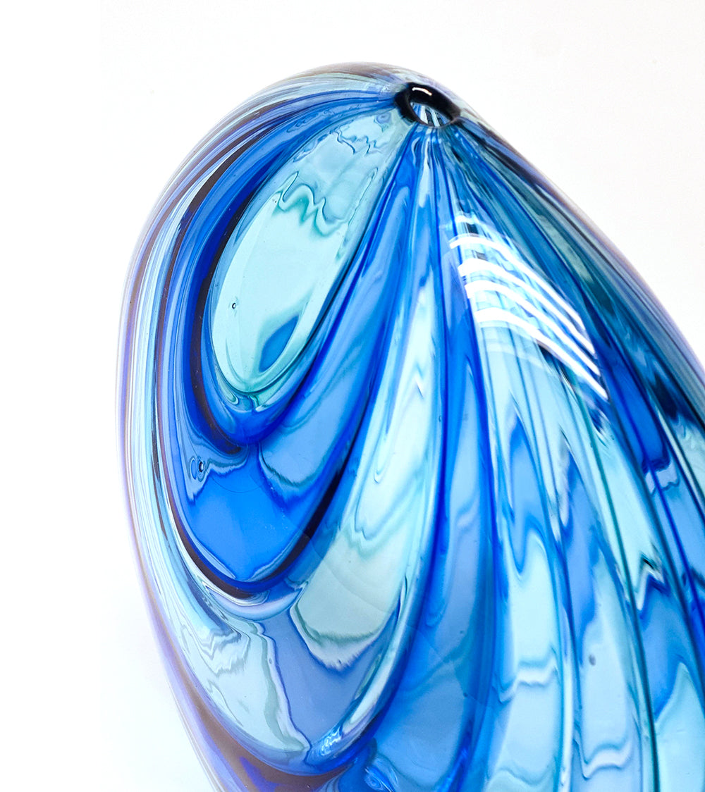 Glass "Optica - Wave" by Jonathan Swanz