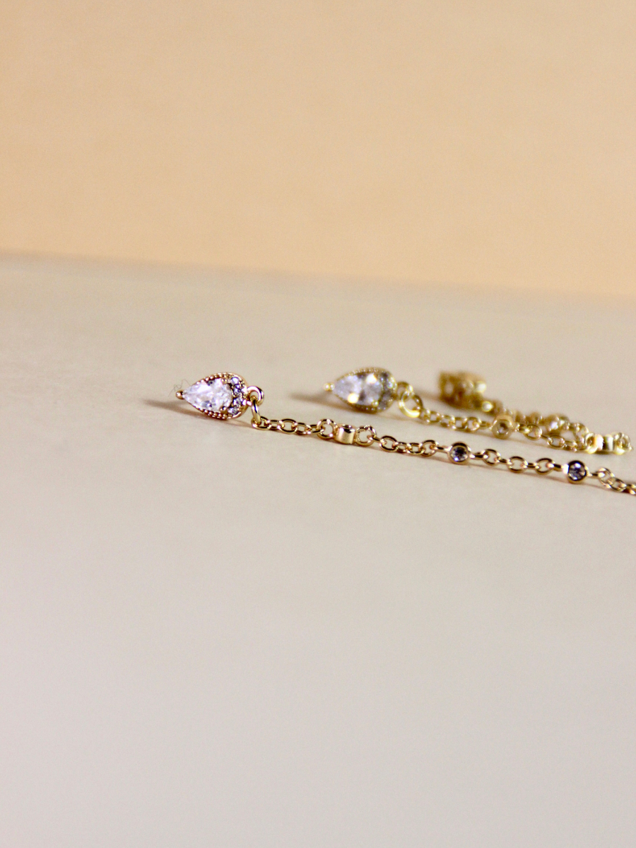 Clover chain earrings - white zircon stones