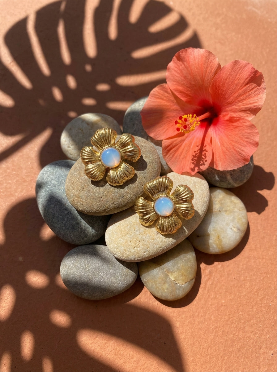 Boucles d'Oreilles HIBISCUS - Fleur Hibiscus Dorée Pierre Naturelle - Univers Tropical Plaqué Or 18K