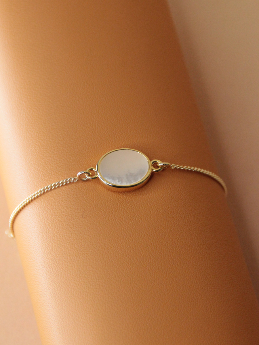 OLIVIA bracelet - Bohemian style oval mother-of-pearl charm