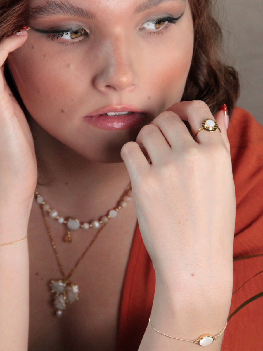 OLIVIA bracelet - Bohemian style oval mother-of-pearl charm