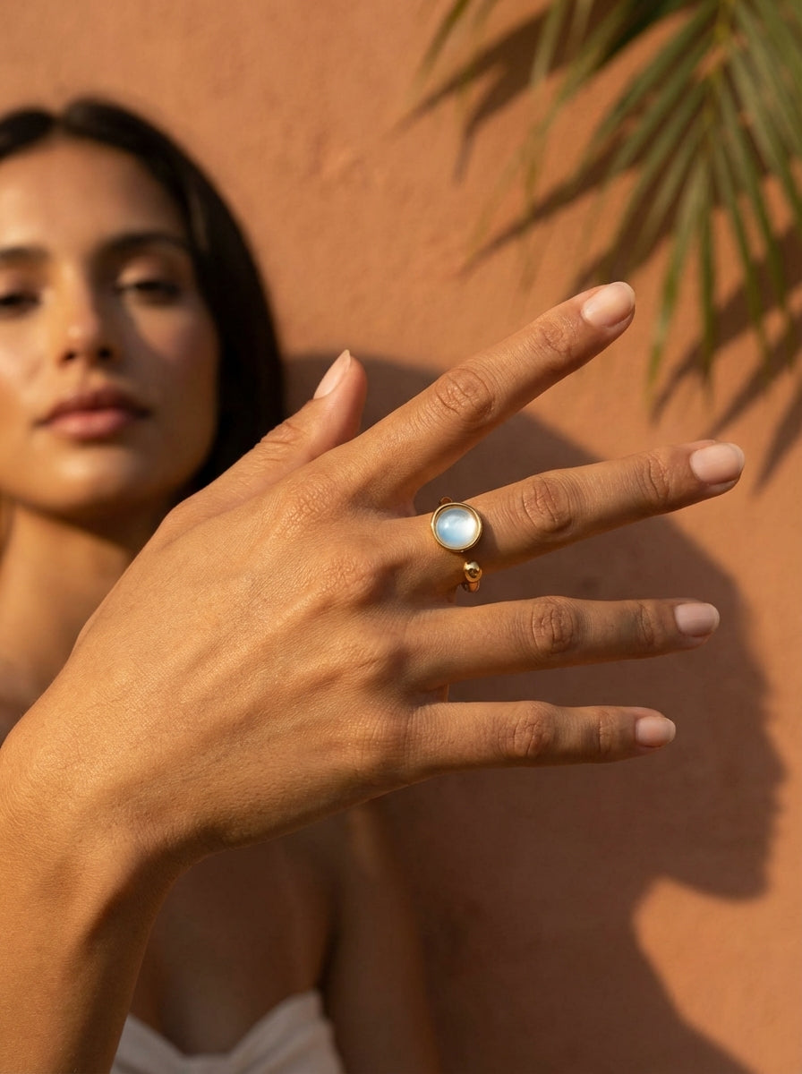 Bague Lumina | Nacre Naturelle & Acier Doré 24K – Univers Aquatique
