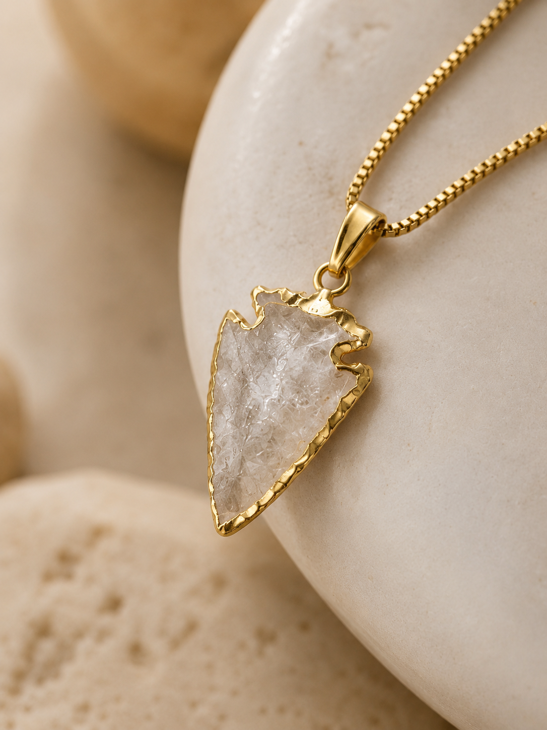 Collier ARAWAK Solaire | Pendentif Flèche Cristal de Quartz & Or 24k – Univers Solaire