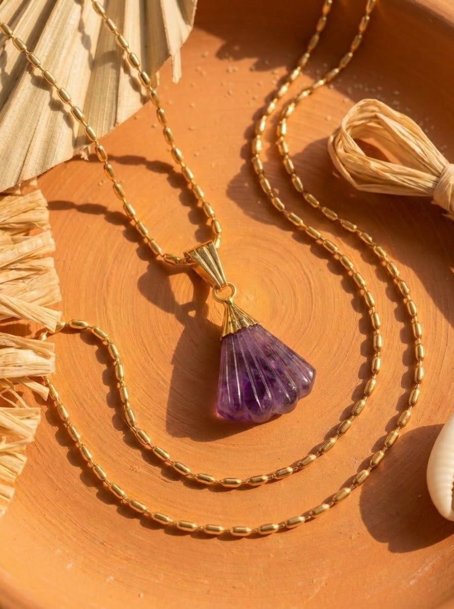 Collier CANDACE Aqua | Pendentif Éventail Pierre Sculptée – Univers Aquatique