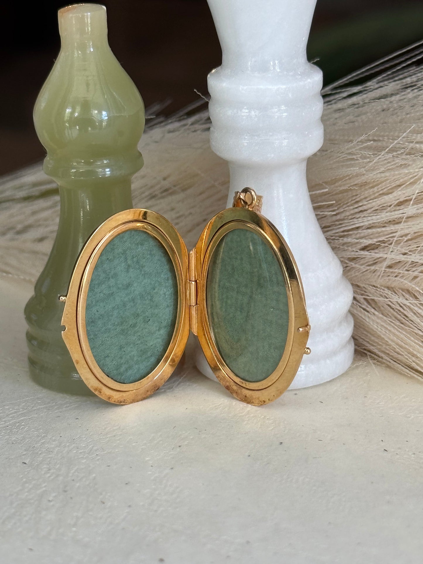 Vintage 18k Yellow Gold & Pearl Set Locket