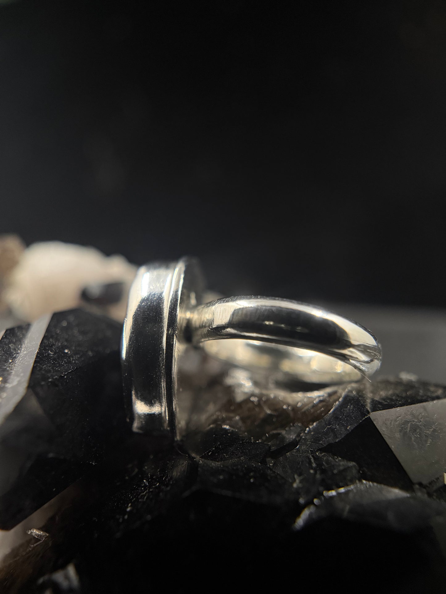 Simon Says Dendritic Merlinite Ring