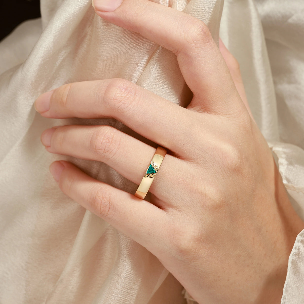 Musical Note Emerald Men’s Ring – Melody Ring