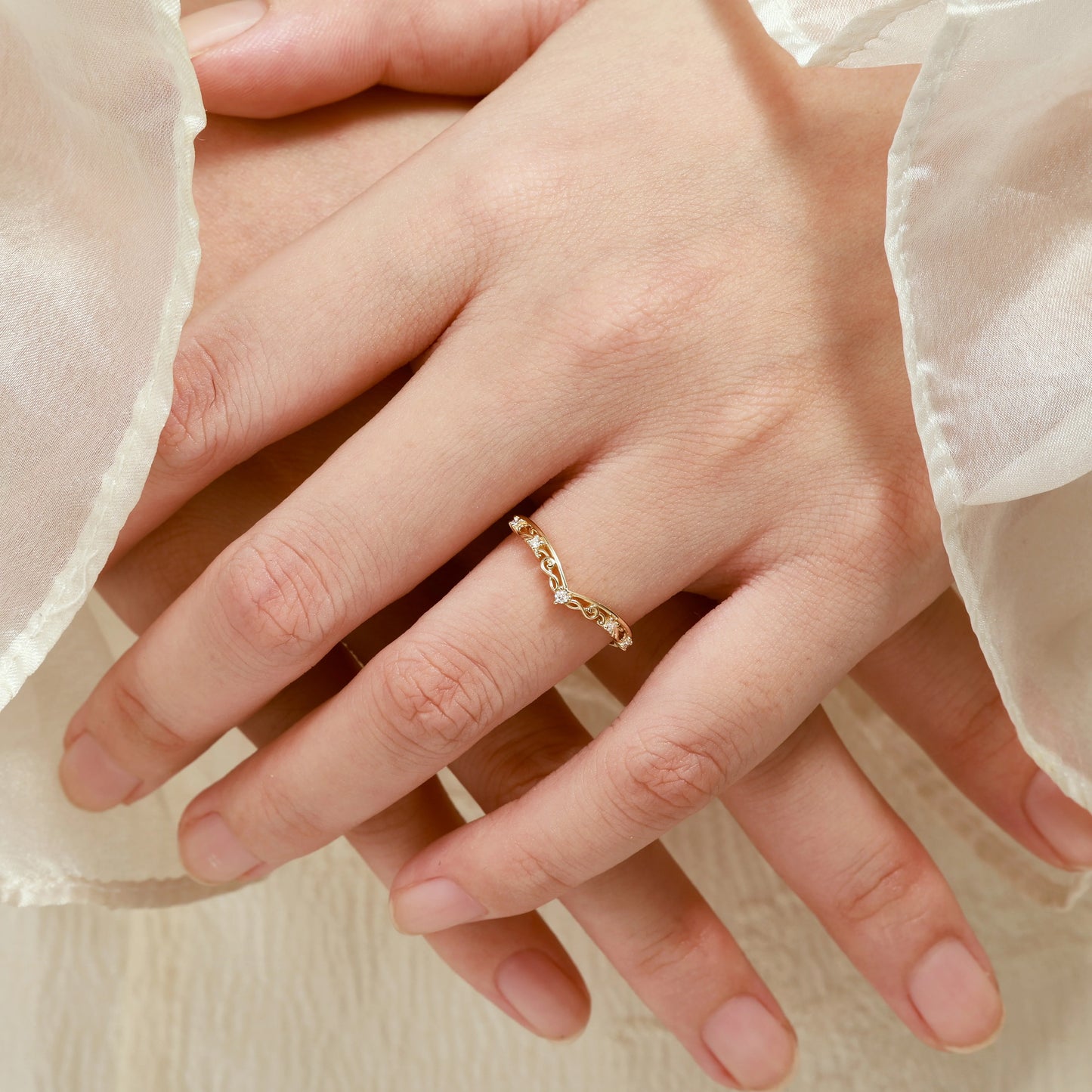 Melody Musical Note Moissanite Wedding Band