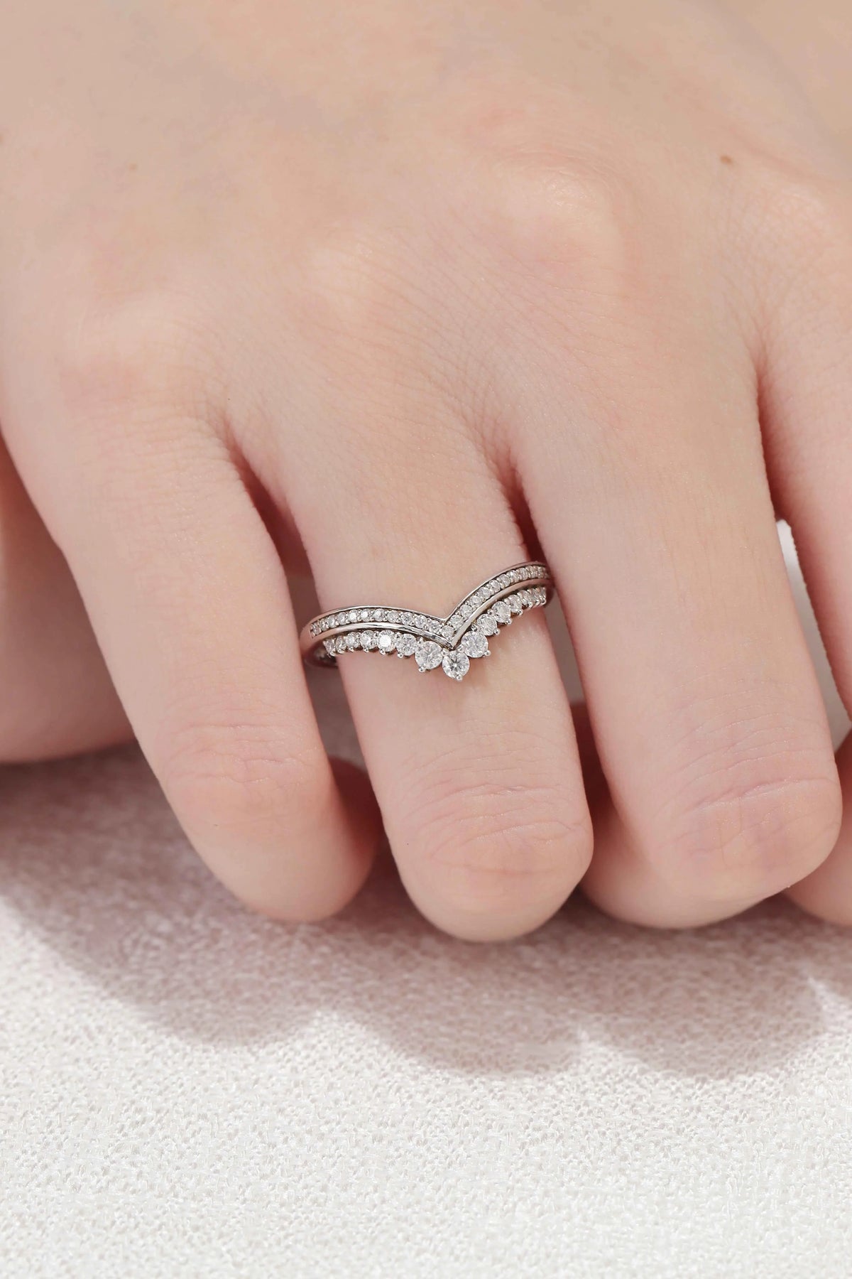 Chevron Round Cut Moissanite Stacking Stacking Silver Ring