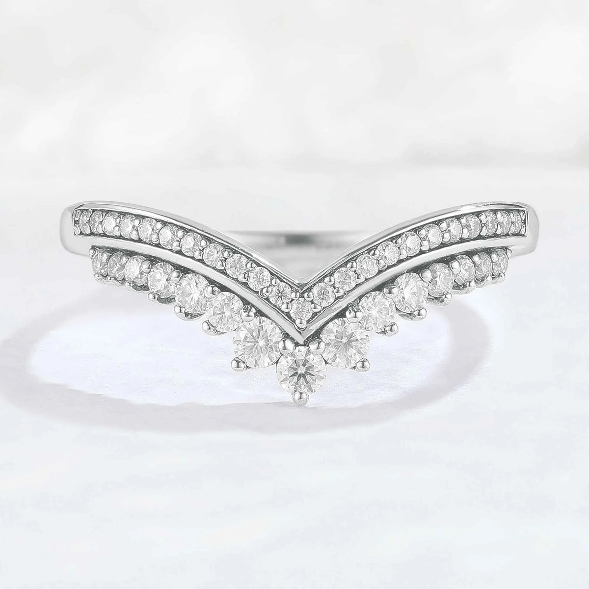 Chevron Round Cut Moissanite Stacking Stacking Silver Ring