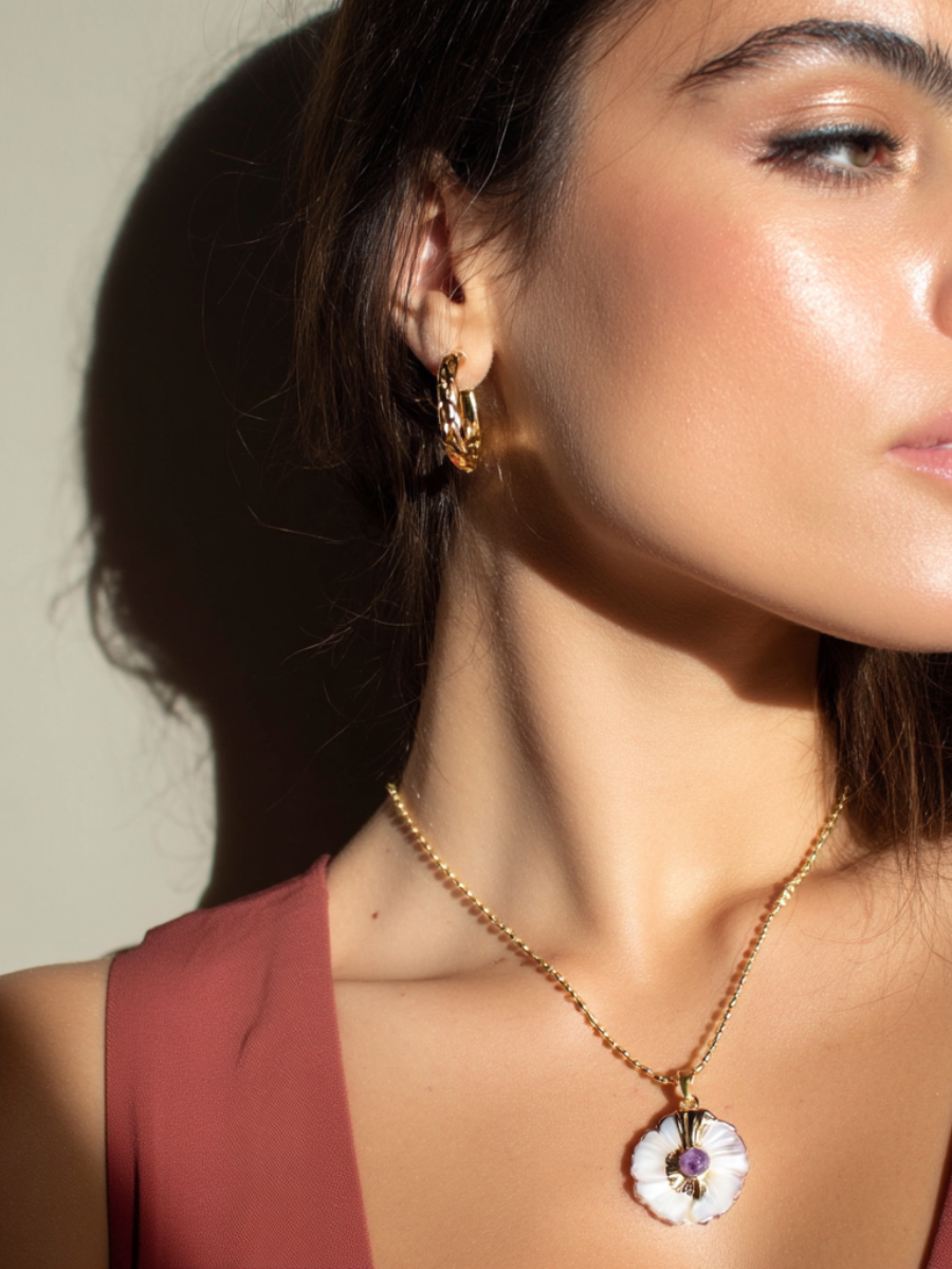 Collier Hibiscus | Pendentif Fleur Nacre & Pierre Naturelle – Univers Végétal