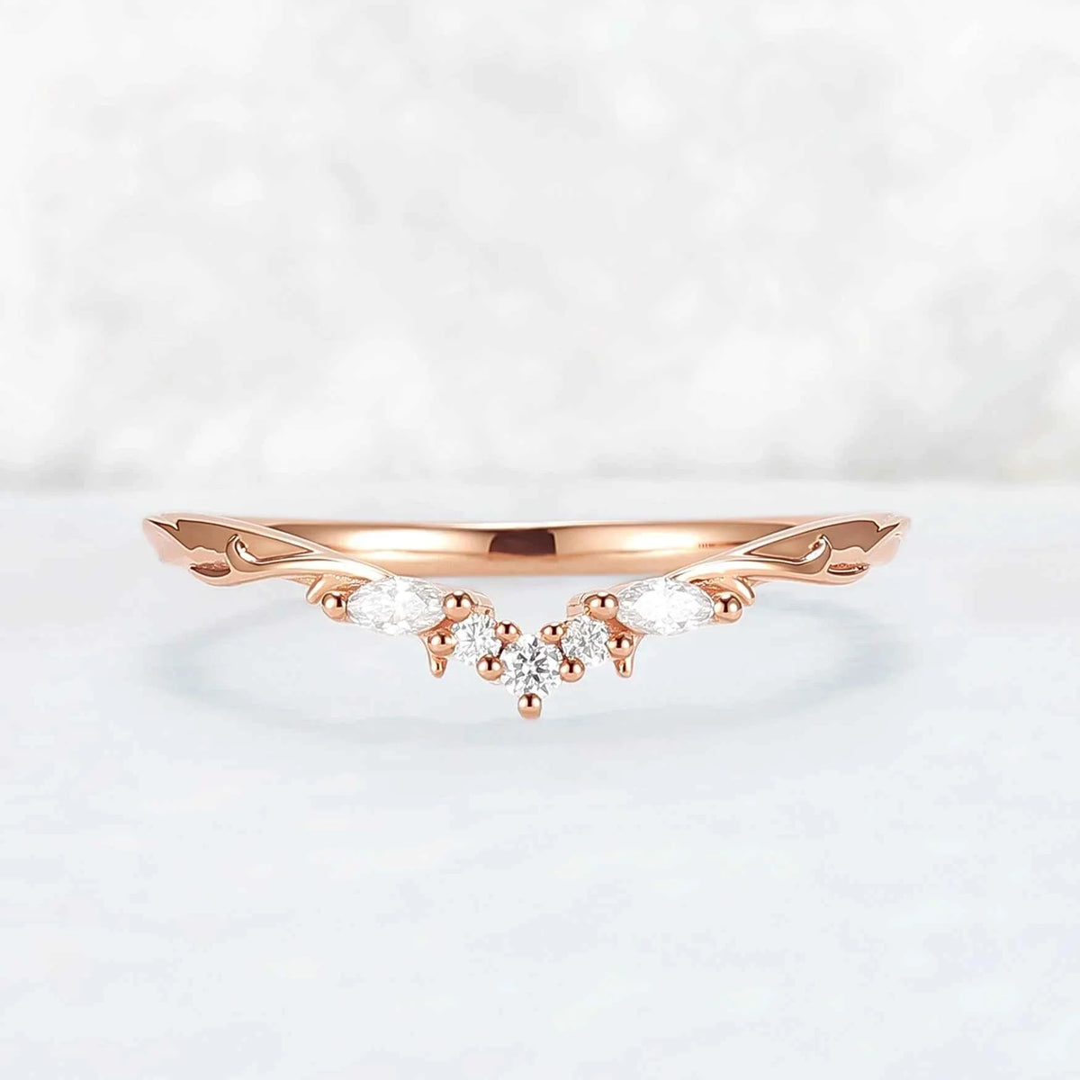 Curved Round-Cut Moissanite Vine Wedding Ring