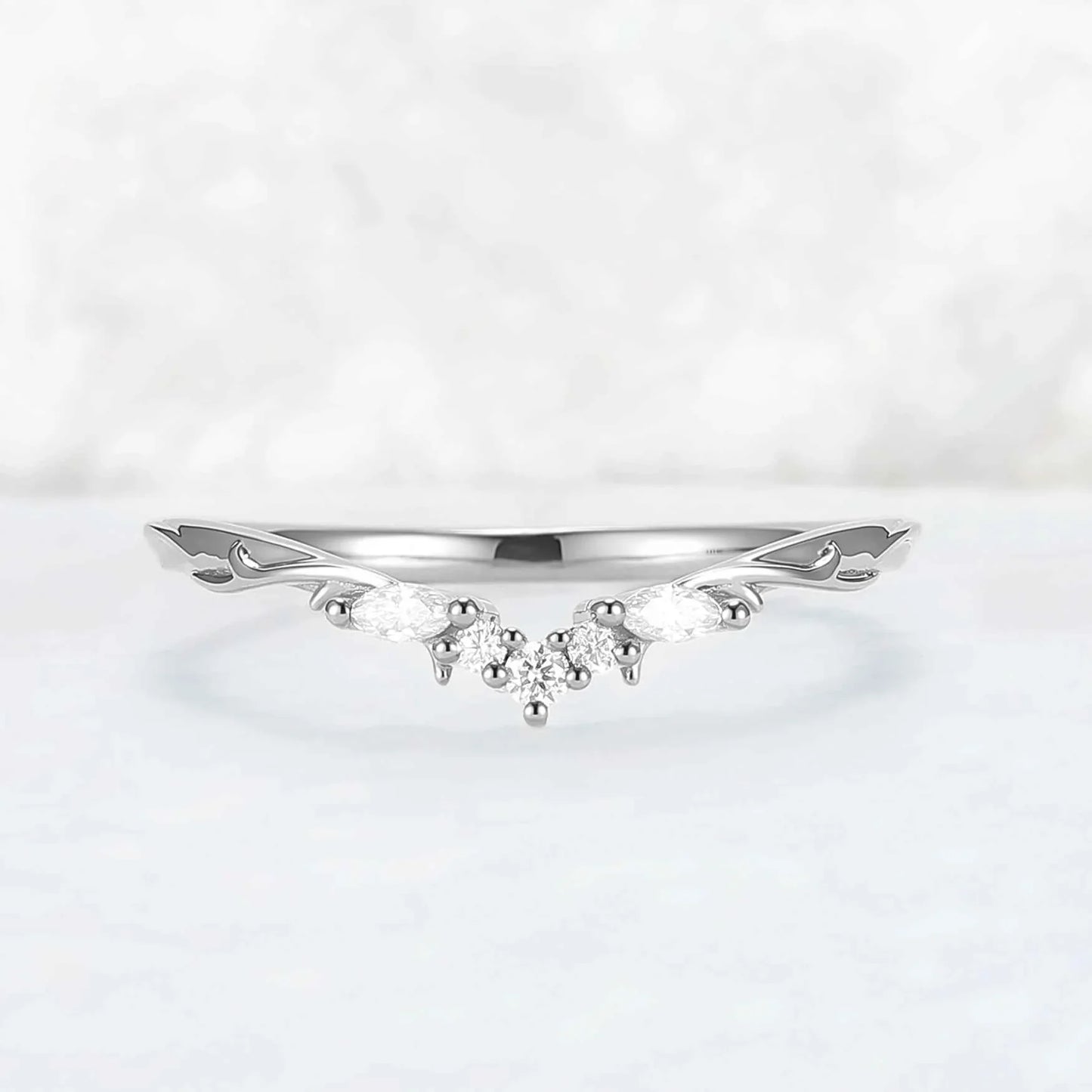 Curved Round-Cut Moissanite Vine Wedding Ring