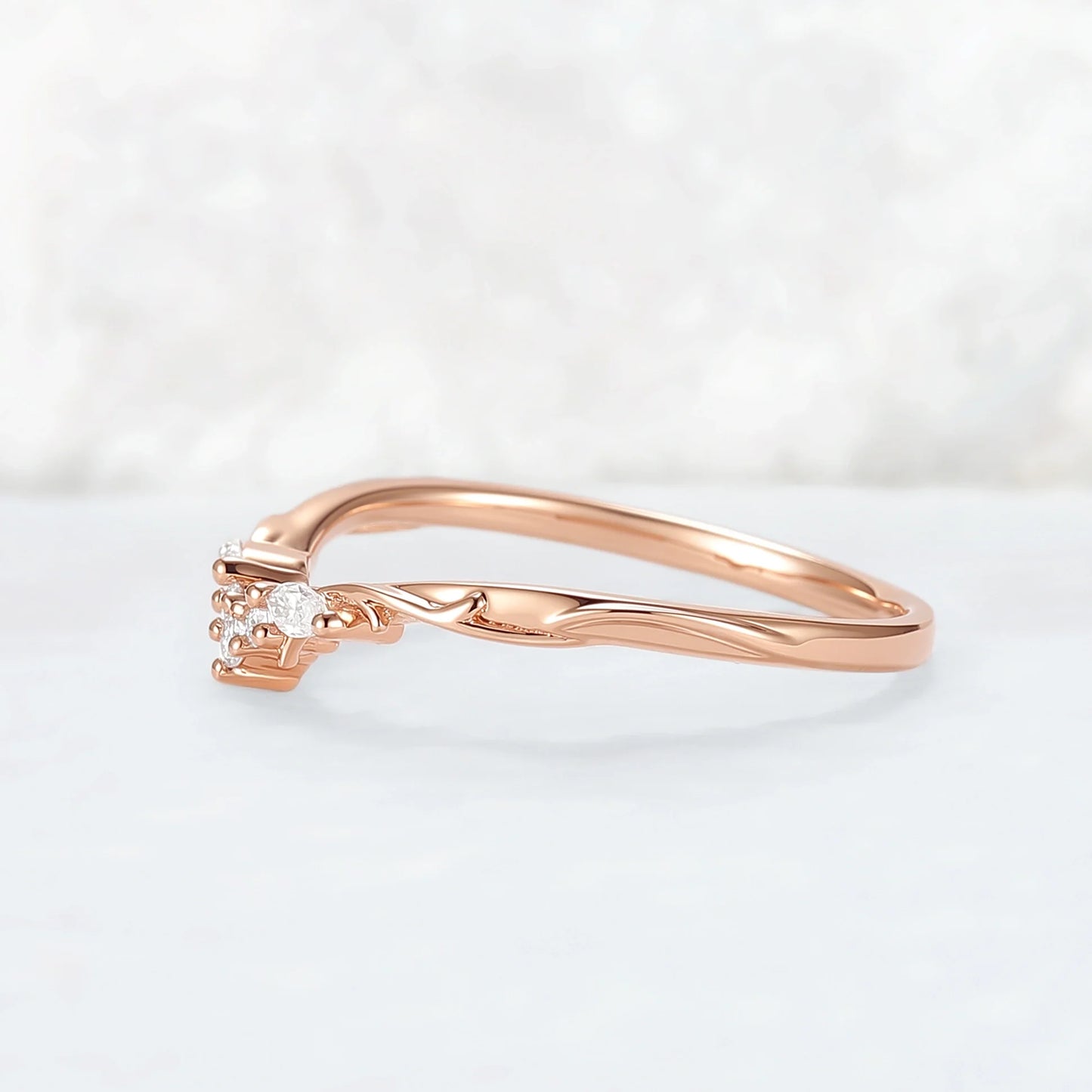 Curved Round-Cut Moissanite Vine Wedding Ring