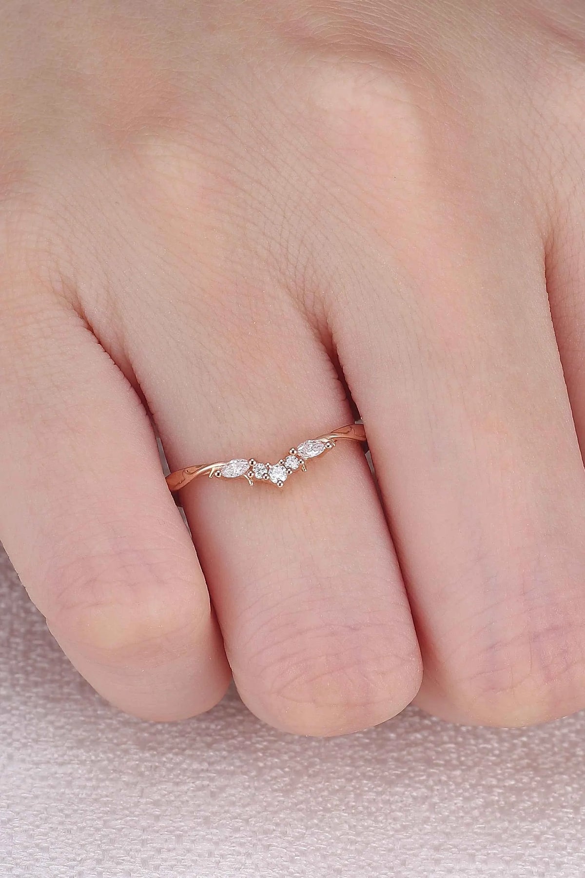Curved Round-Cut Moissanite Vine Wedding Ring