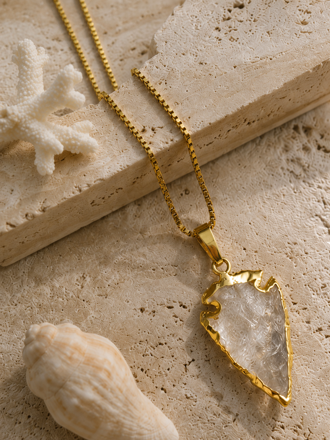 Collier ARAWAK Solaire | Pendentif Flèche Cristal de Quartz & Or 24k – Univers Solaire