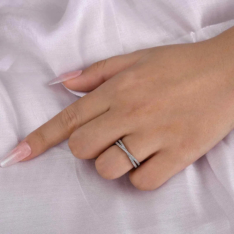 925 Sterling Silver Cross Wedding Band with Round Cut