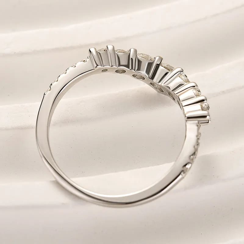 925 Sterling Silver Round Cut V-shaped Wedding Ring