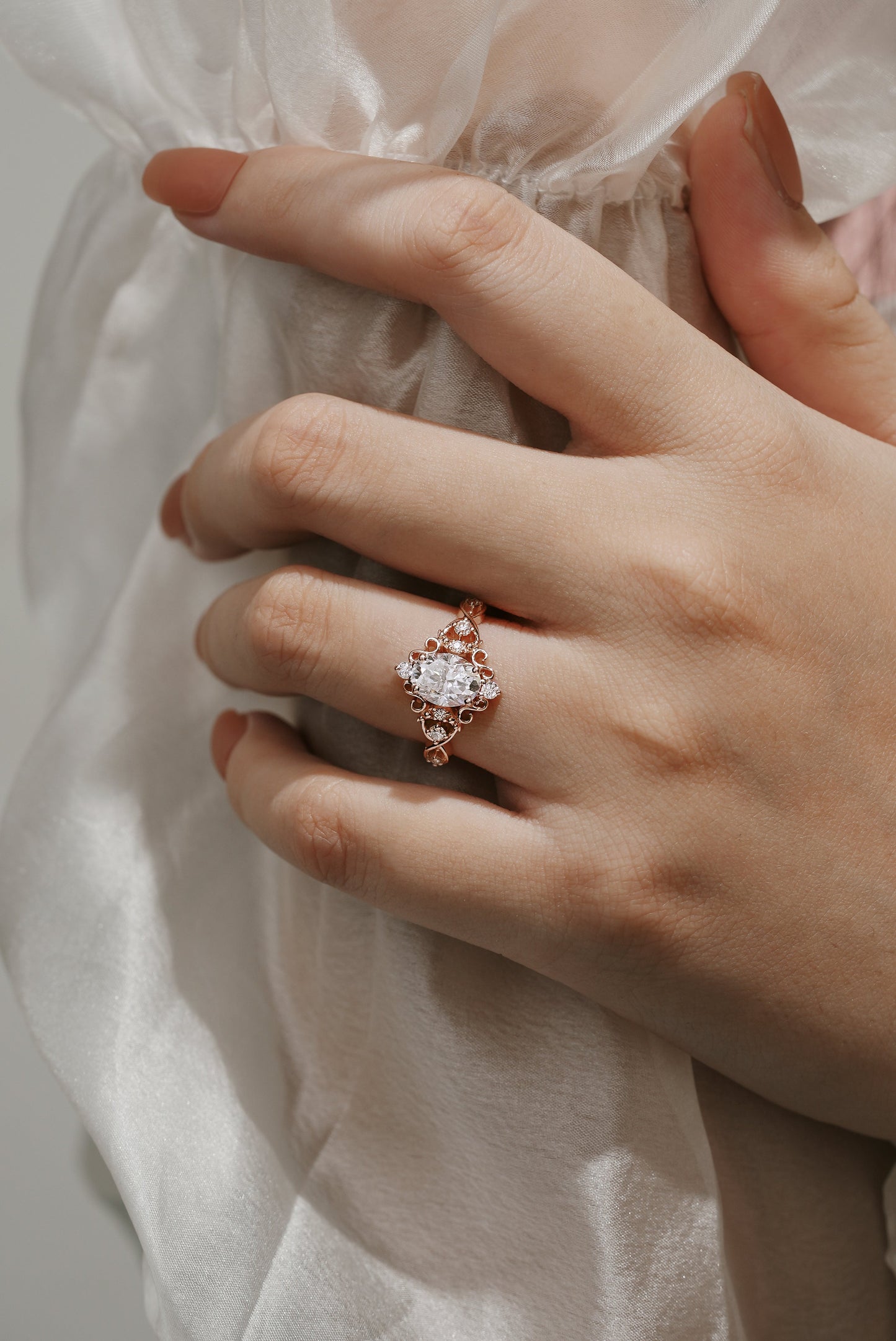Vintage Oval Cut Moissanite Engagement Ring