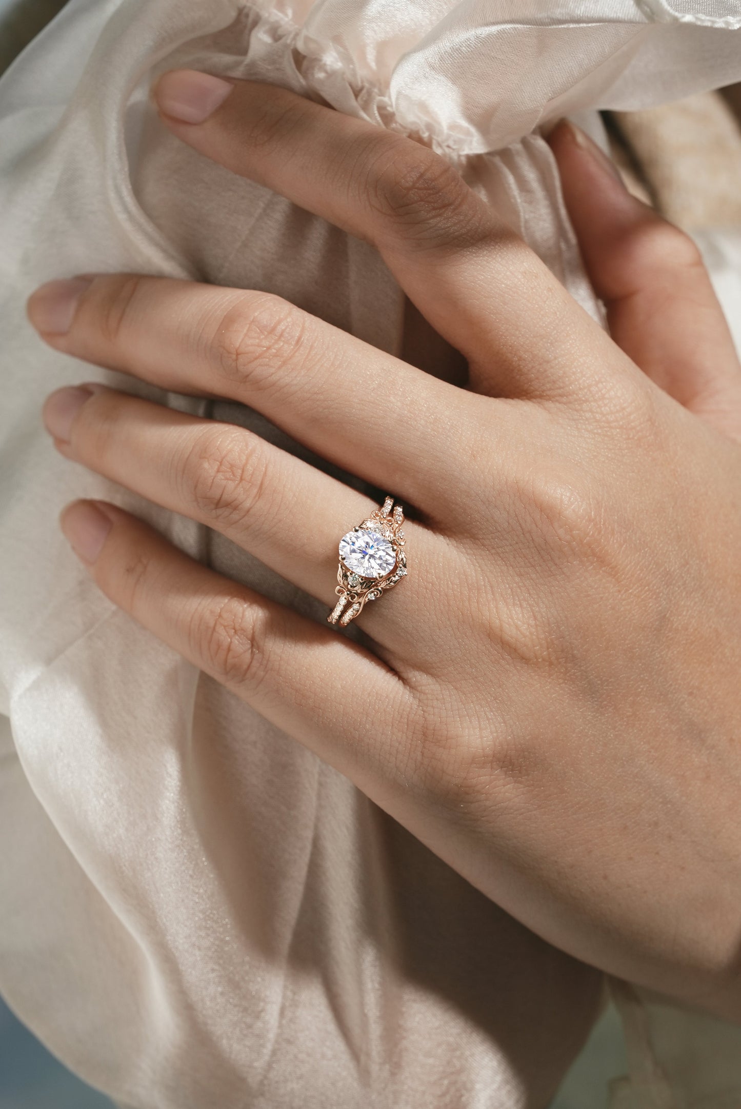 Leaf Inspired Oval Cut Moissanite Ring Set 2pcs