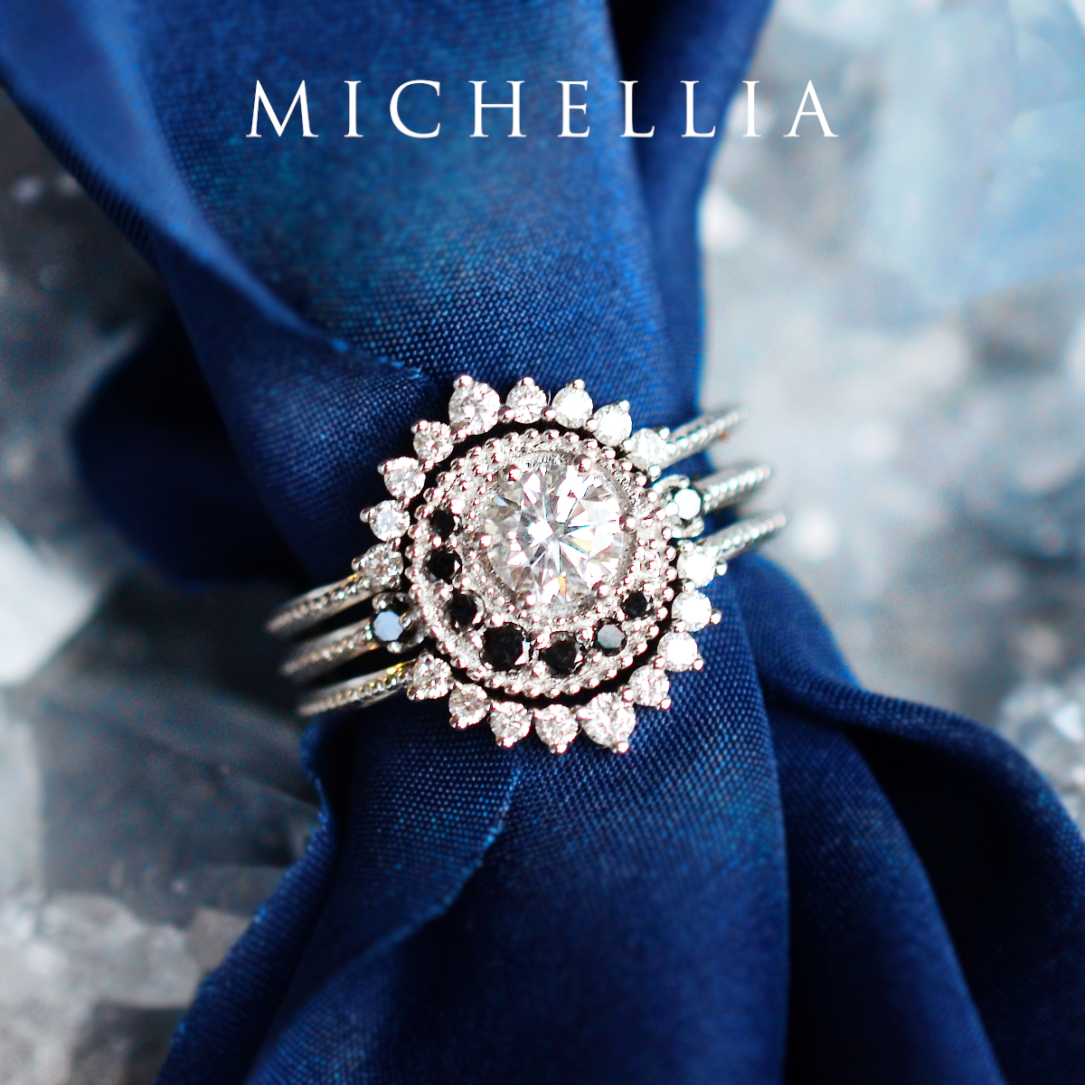 [Luna] Crescent Moon Engagement Ring in Diamond / Moissanite