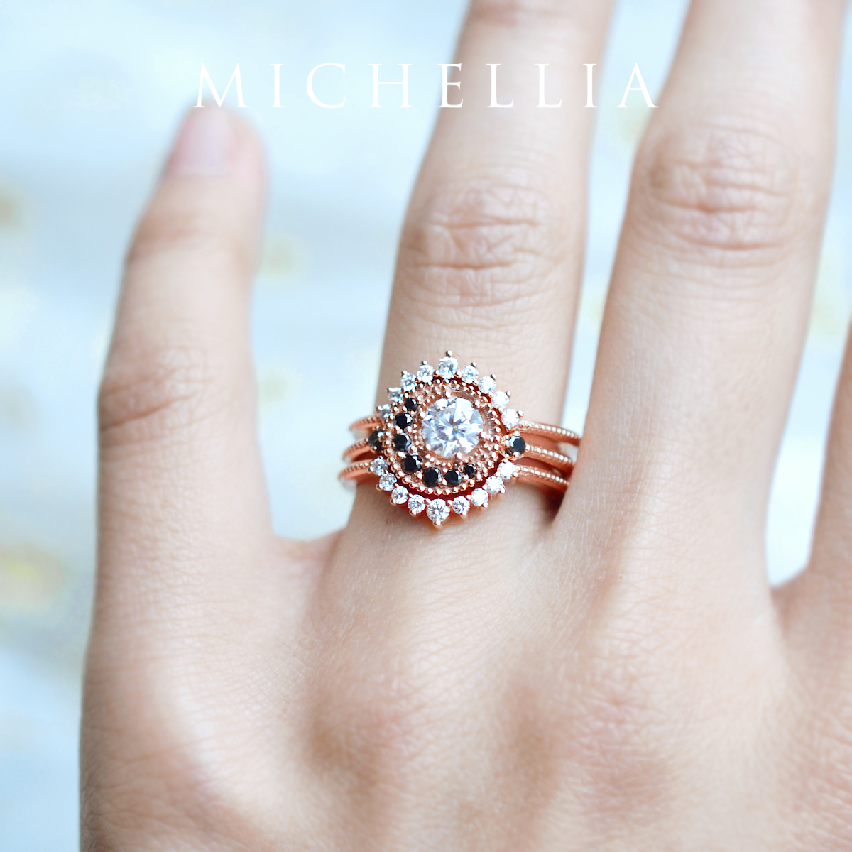 [Luna] Crescent Moon Engagement Ring in Diamond / Moissanite