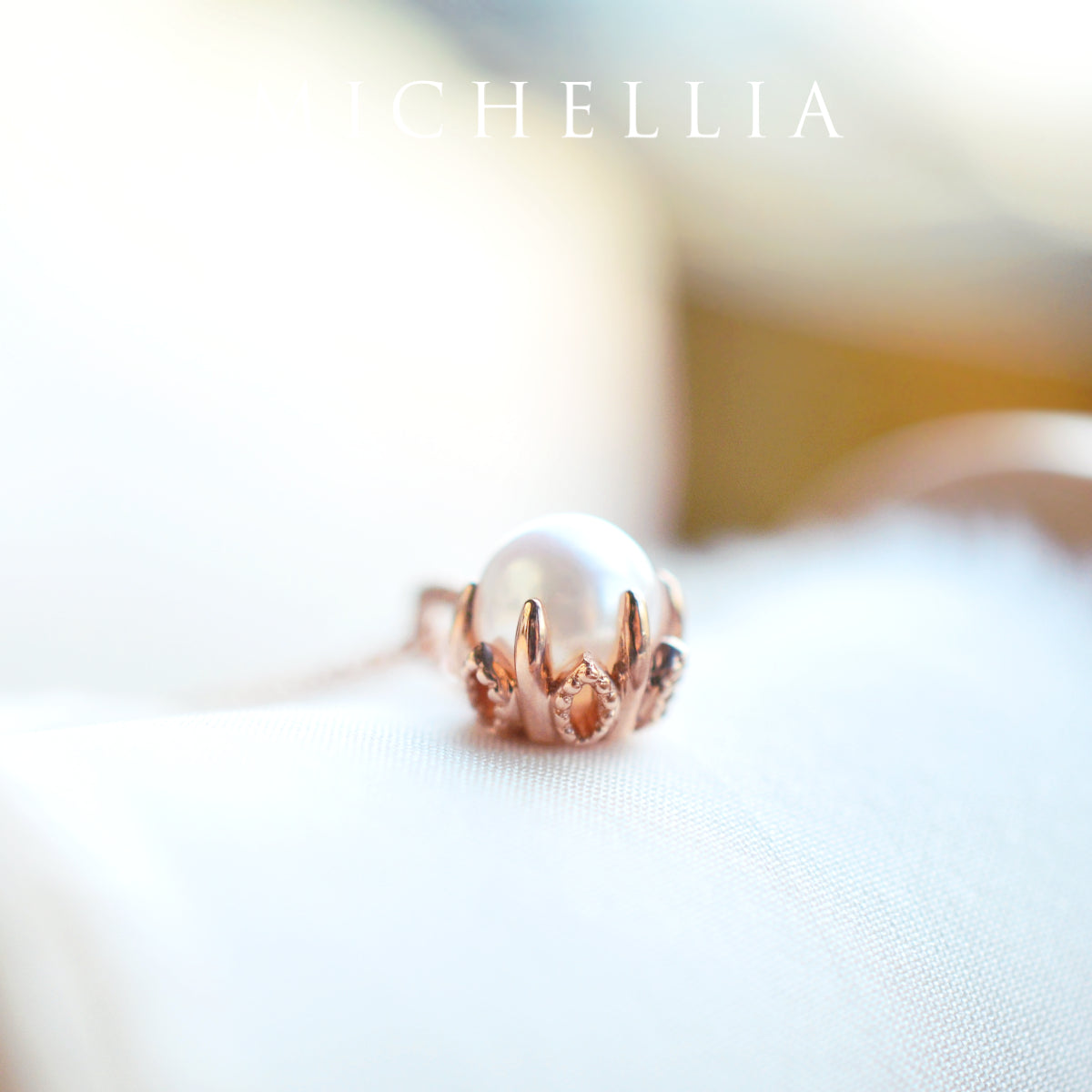 [Eden] Floral Solitaire Necklace in Akoya Pearl