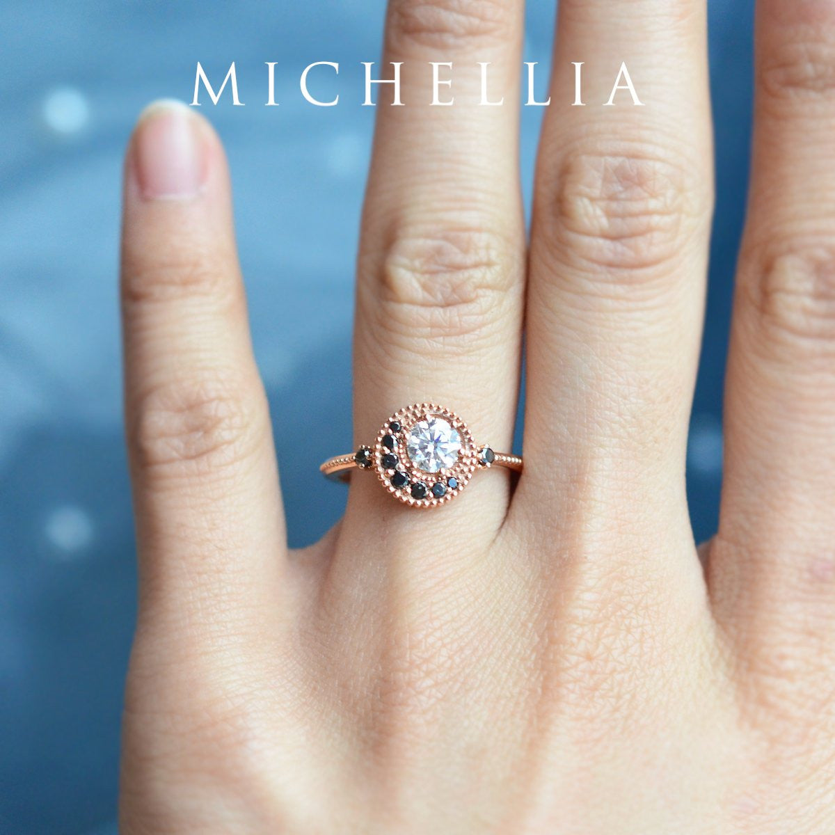 [Luna] Crescent Moon Engagement Ring in Diamond / Moissanite