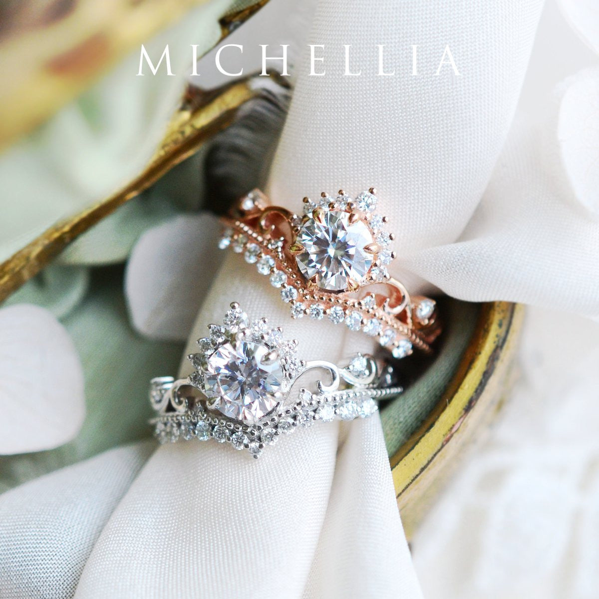 [Theia] Heirloom Crown Engagement Ring in Lab Emerald