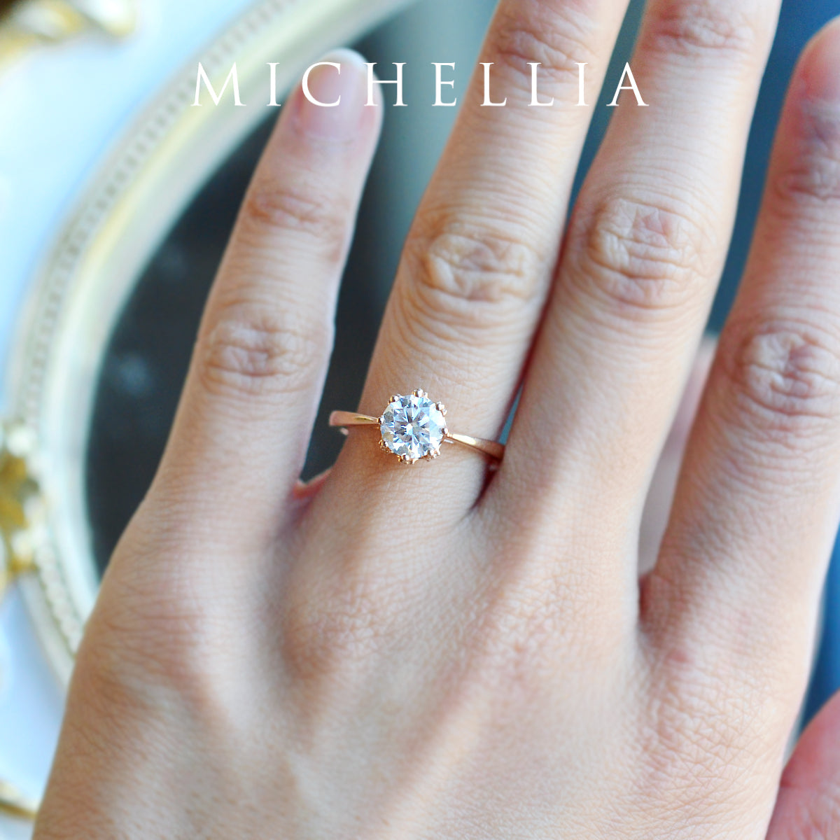 [Cassandra] Vintage Crown Solitaire Engagement Ring in Diamond / Moissanite