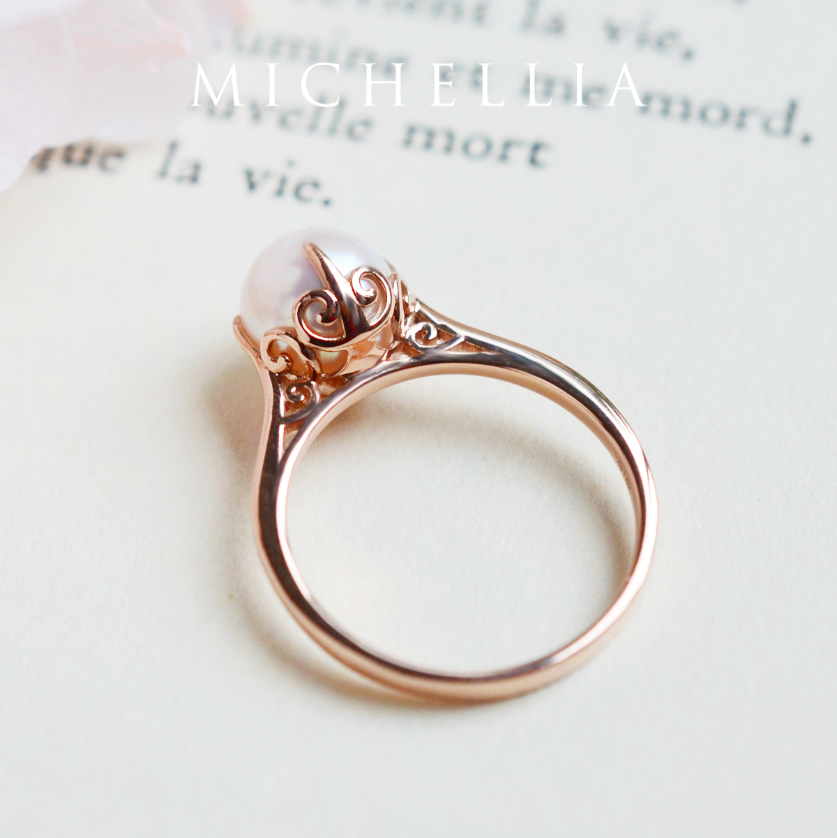 [Marguerite] Victorian Lace Solitaire Engagement Ring in Akoya Pearl
