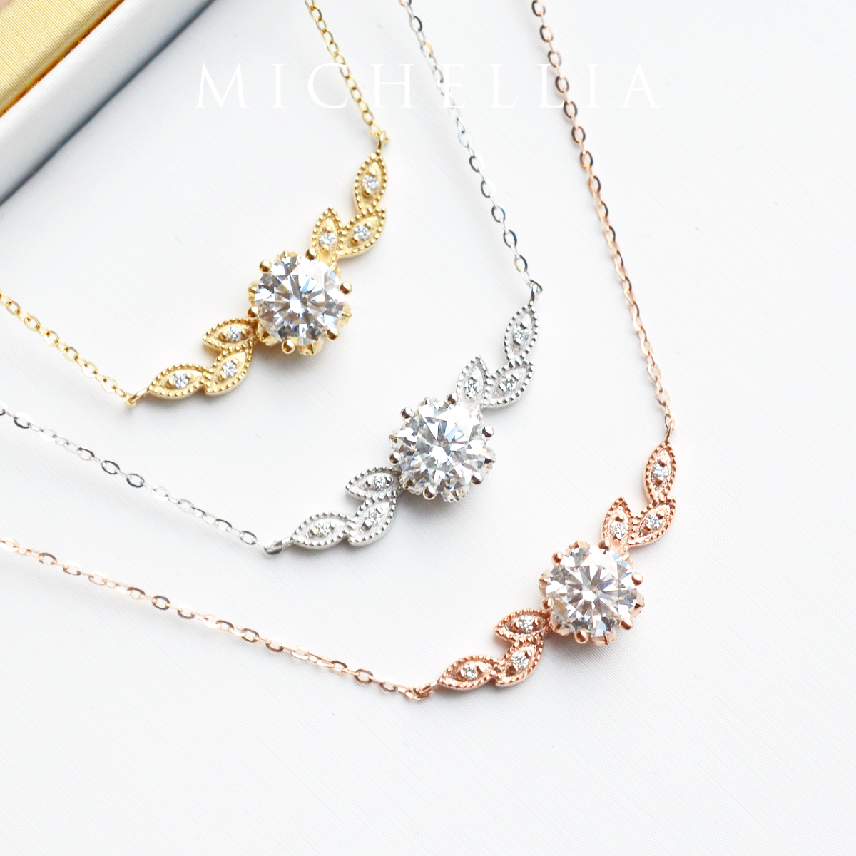 [Dahlia] Floral Leaf Necklace in Moissanite