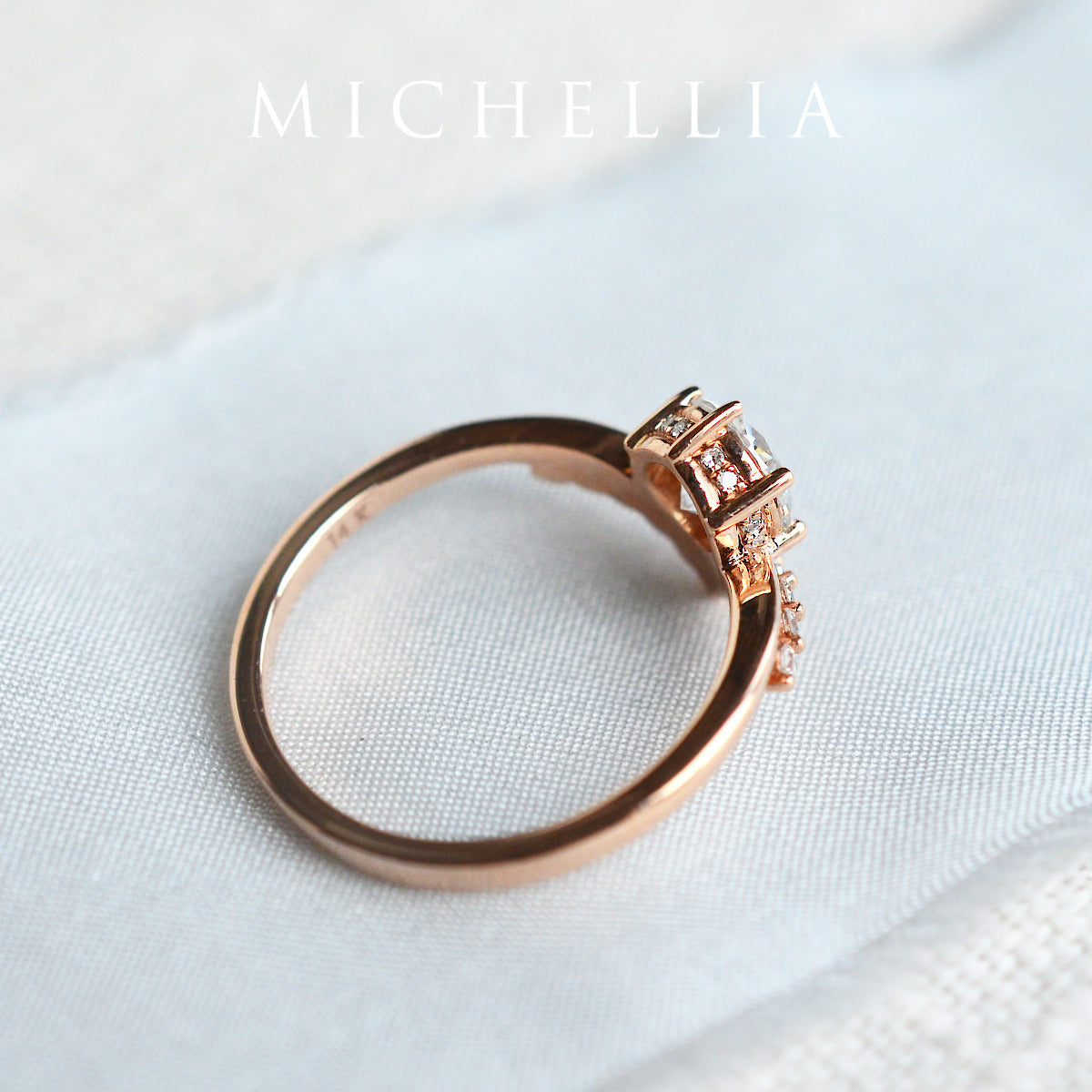 [Diane] Moonwake Engagement Ring in Diamond / Moissanite