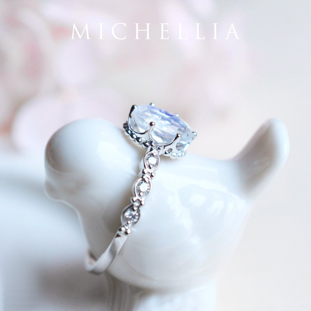 [Evelina] Vintage Classic Crown Oval Engagement Ring in Moonstone