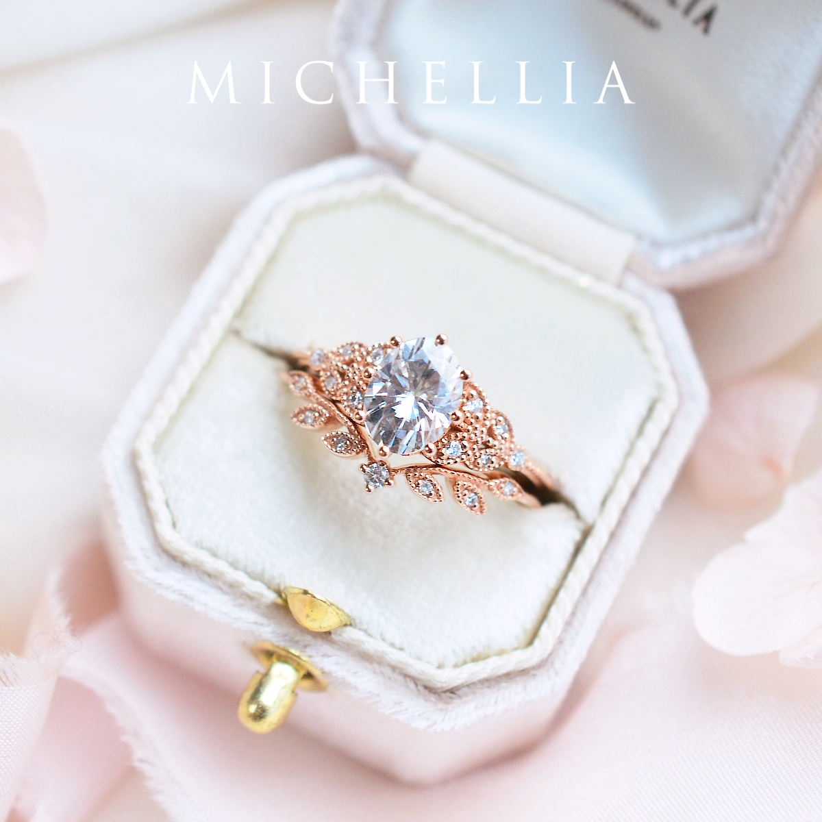 [Olivia] Classic Floral Oval Engagement Ring in Moonstone