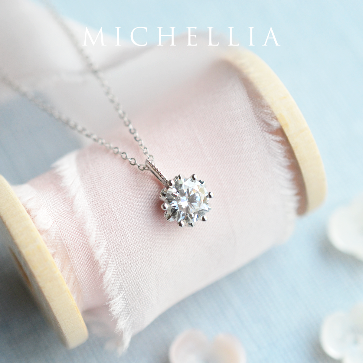 [Eden] Floral Solitaire Necklace in Diamond / Moissanite