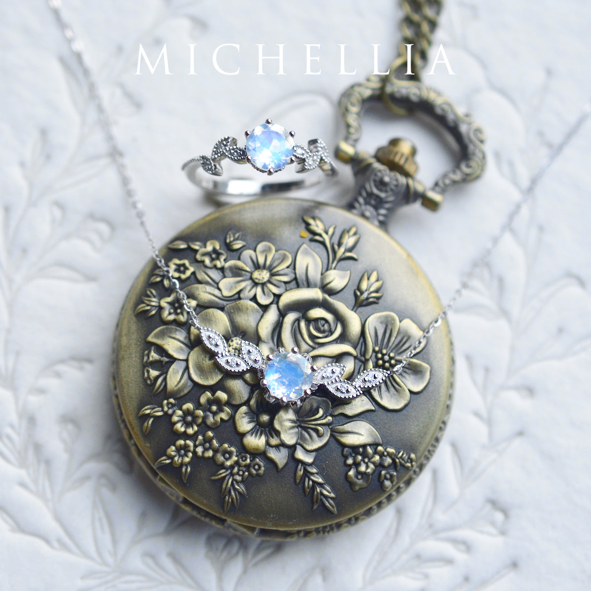 [Dahlia] Floral Leaf Necklace in Aquamarine