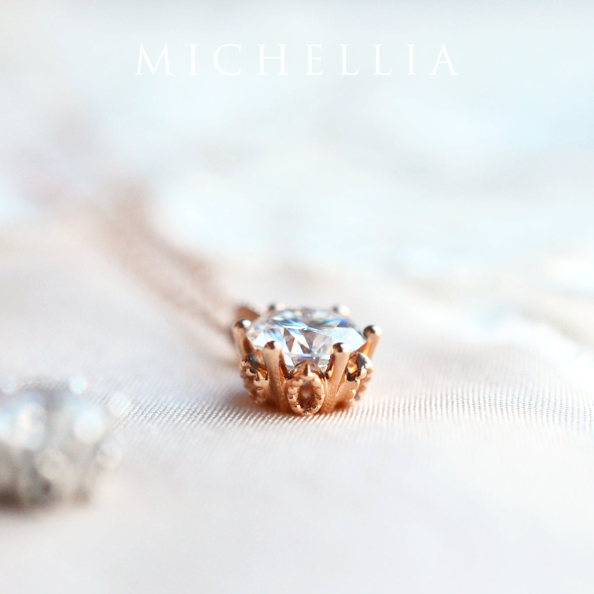 [Eden] Floral Solitaire Necklace in Diamond / Moissanite