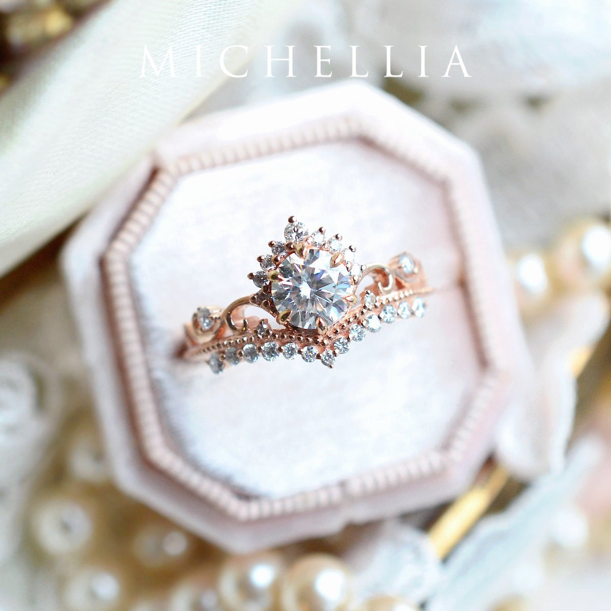 [Theia] Heirloom Crown Engagement Ring in Moissanite / Diamond