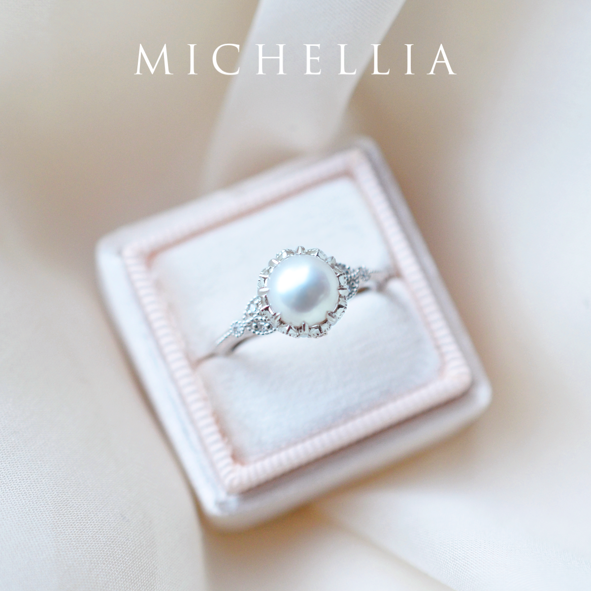 [Evanthe] Vintage Floral Engagement Ring in Akoya Pearl