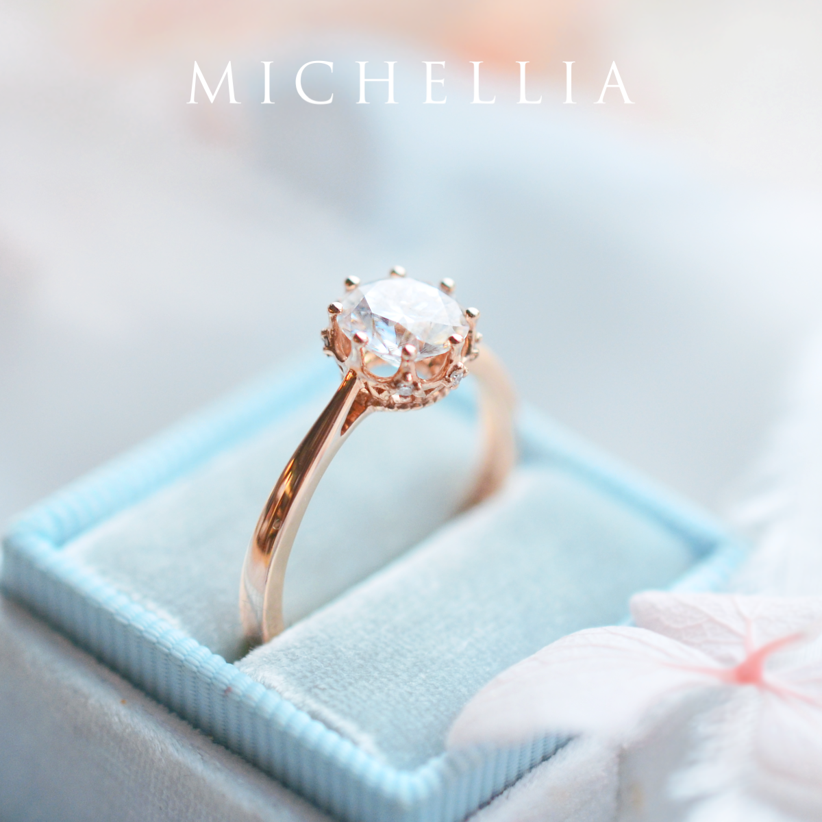 [Cassandra] Vintage Crown Solitaire Ring in Lab Emerald
