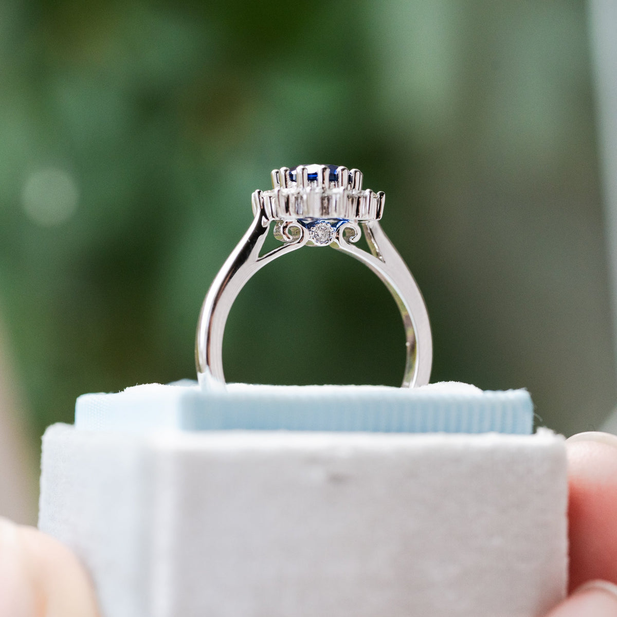 [Rosalie] Vintage Bloom Ring in Lab Blue Sapphire