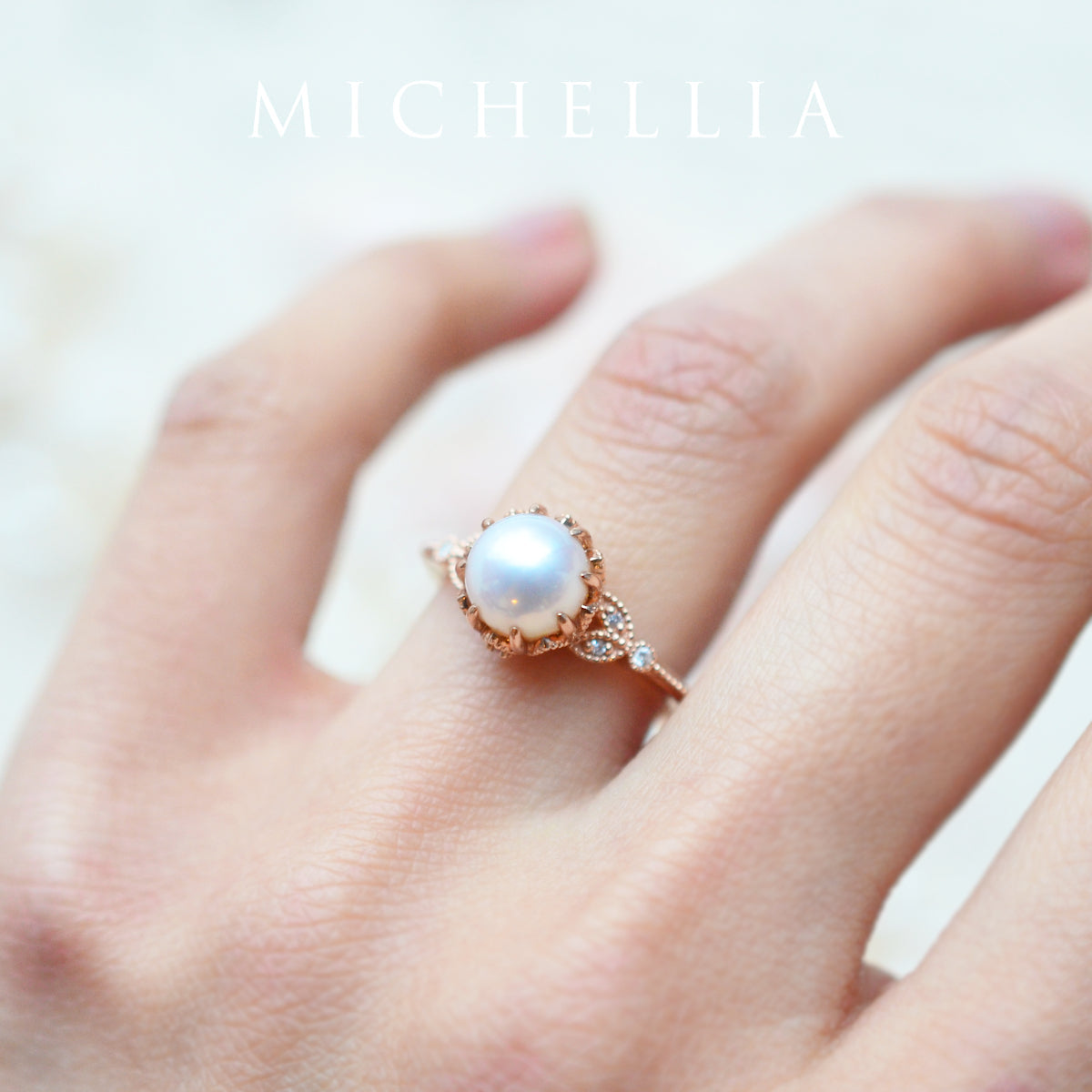 [Evanthe] Vintage Floral Engagement Ring in Akoya Pearl