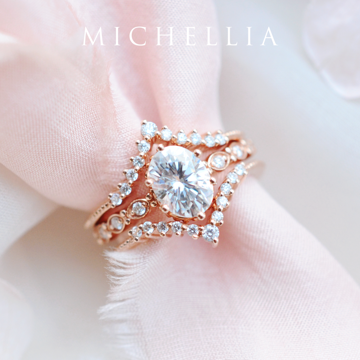 [Evelina] Vintage Classic Crown Oval Engagement Ring in Moonstone