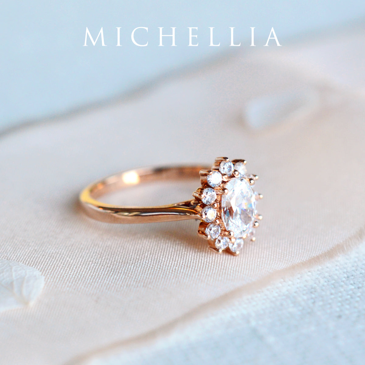 [Julianne] Vintage Bloom Halo Oval Engagement Ring in Diamond / Moissanite