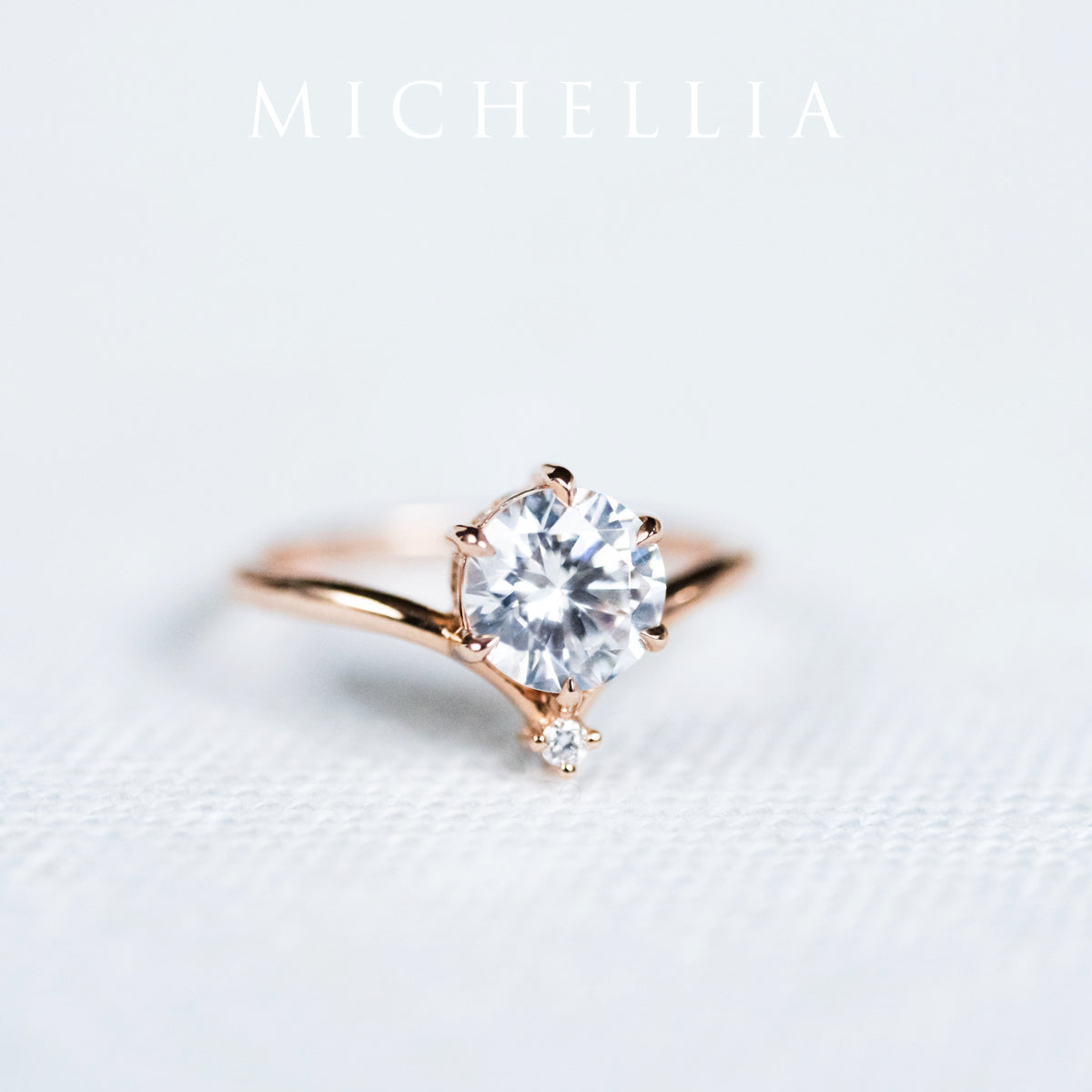 [Aisha] Moonrise Engagement Ring in Diamond / Moissanite